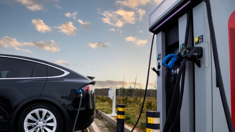 汽車充電樁加盟費用大公開，讓你投資更明智！